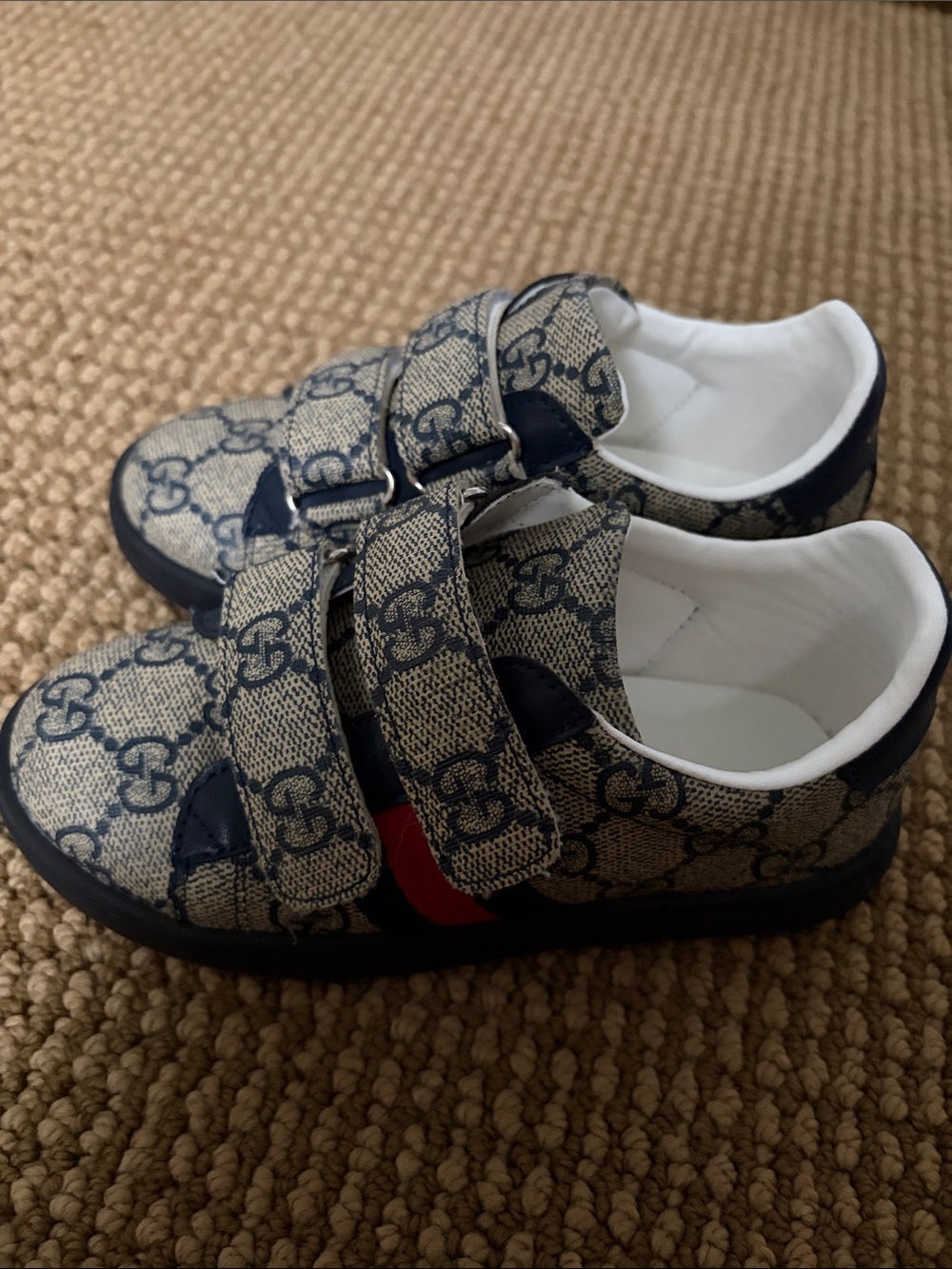 Gucci Kids GG Supreme Velcro Sneakers in Beige, Navy and Red